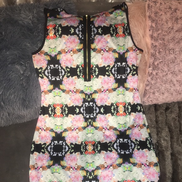 Mini dress - Picture 3 of 3